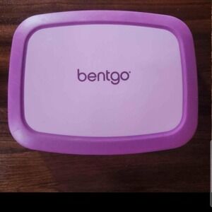 BENTGO Lunchbox in purple. Barely used